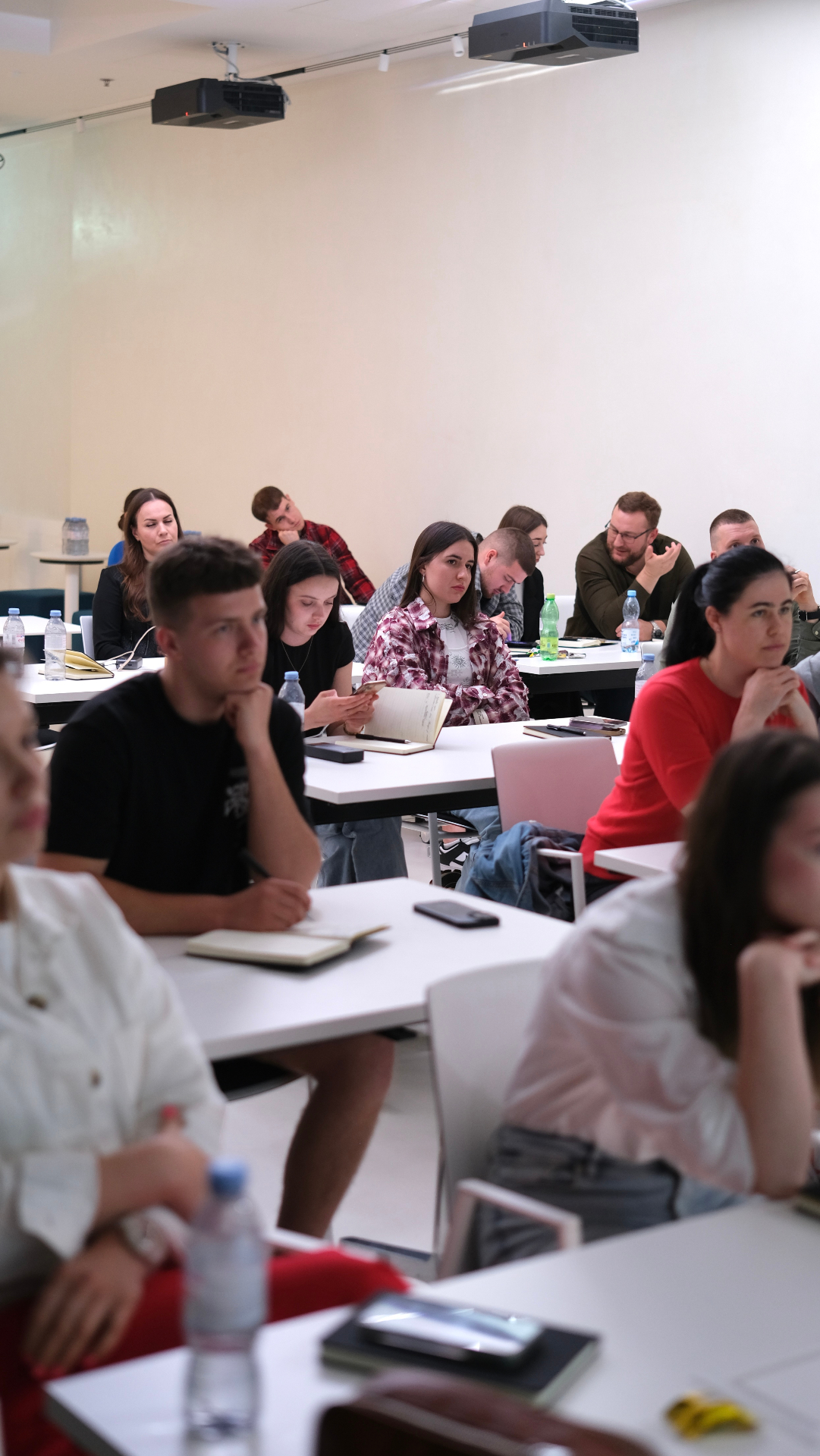 Учасники Abramov Education навчаються на офлайн-зустрічі